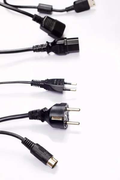 Napájecí kabel, konektory nad bílým pozadím — Stock fotografie