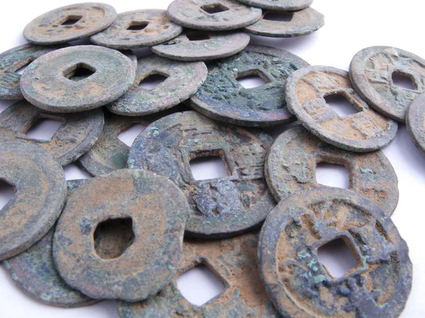 Bild einer großen Menge alter chinesischer Münzen — Stockfoto