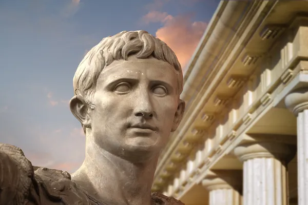 Staty av julius caesar augustus i Rom — Stockfoto