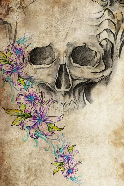 ビンテージの紙の上の花を持つ頭蓋骨と入れ墨のデザイン — ストック写真