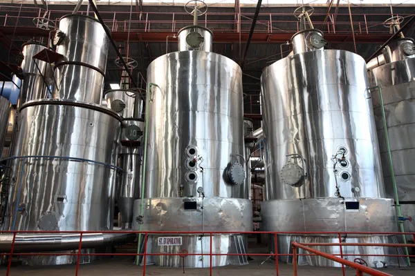 Equipamento de evaporador em uma fábrica — Fotografia de Stock