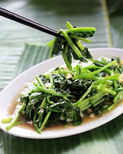 Chinesisch rühren gebratenes Gemüsegericht — Stockfoto
