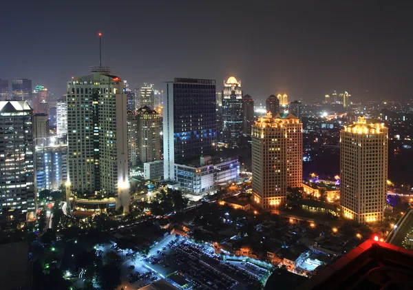 Stadsgebouwen 's nachts — Stockfoto