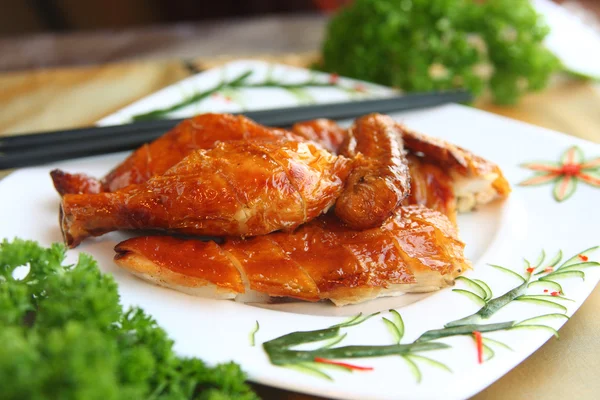 Азиатская еда хрустящая курица — стоковое фото