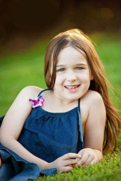 A young six year old girl outdoors — Stock Photo, Image