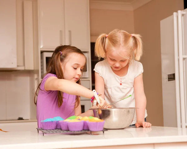 Děti, vaření kuchyňská linka Royalty Free Stock Fotografie
