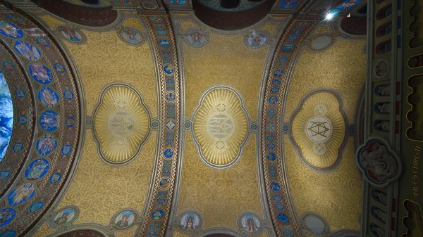 Decke des Kirchenschiffs der Votivkirche — Stockfoto