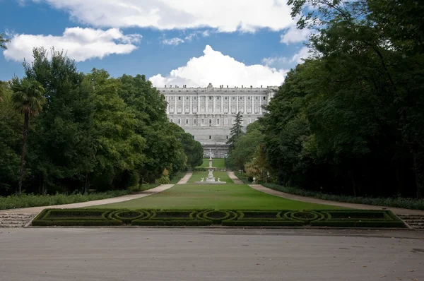 Garden view of royal palace in Madrid — Stock Photo, Image