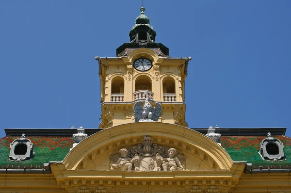 Ornamentos de torre e fachada — Fotografia de Stock