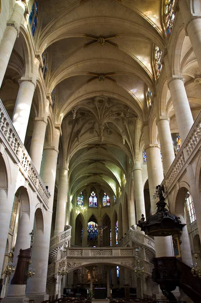 サンテティエンヌ大聖堂の身廊 — ストック写真