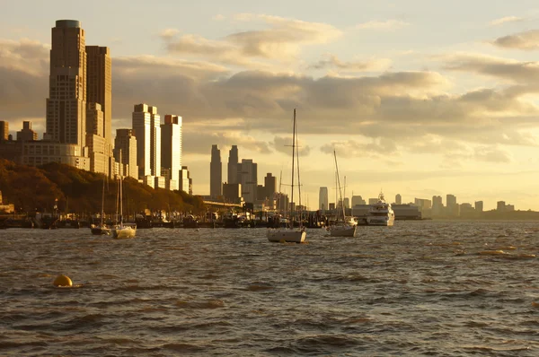 manhattan ve hudson Nehri üzerinde güneş ayarı