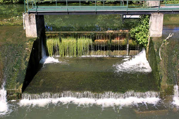 Dam řeka — Stock fotografie