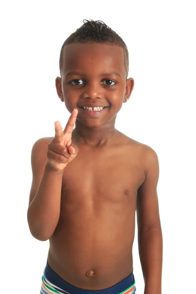 Afro-Amerikan çocuk gömleksiz siyah kıvırcık saçlı izole — Stok fotoğraf
