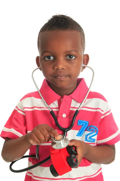 Zwarte Afrikaanse Amerikaanse kind met stethoscoop en auto Stockafbeelding