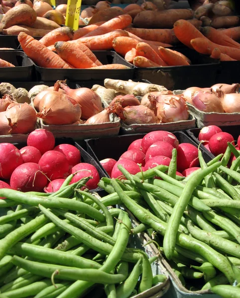Фермерский рынок овощей — стоковое фото