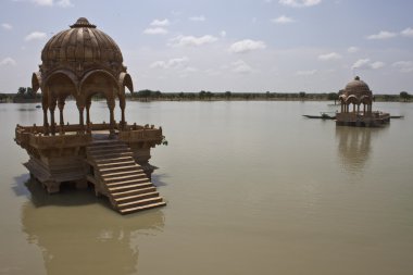 taş kule kutsal gadi sagar Gölü