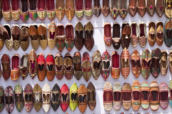 stock image Colorful traditional shoes for sale in Jodhpur