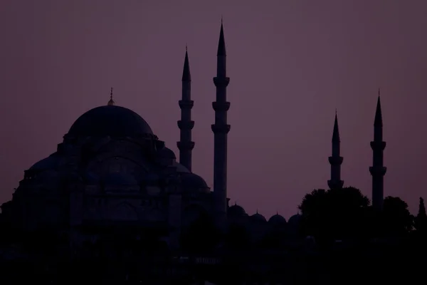 Silhouet van moskeeën in istanbul — Stockfoto
