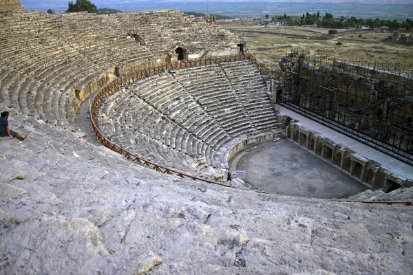 Ancient amphitheater in Hierapolis — Stock Photo, Image