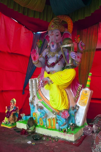 Statua colorata di Ganesha — Foto Stock