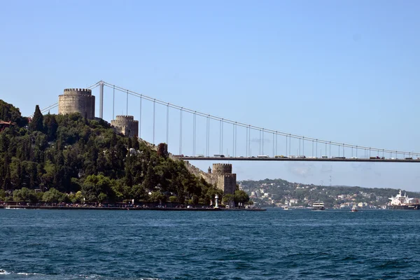 Fortaleza de Rumeli e ponte de Fatih Sultan Mehmet — Fotografia de Stock
