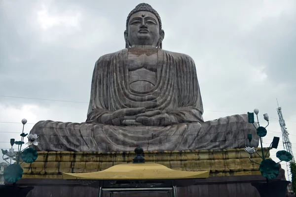Giant buddha staty i bodhgaya, Indien. — Stockfoto