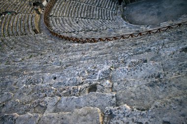 içinde hierapolis antik amfitiyatro