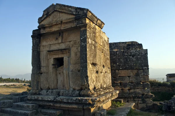 Гробниці в руїнах стародавнього міста Гієраполі — стокове фото