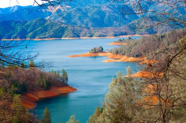 Mount Shasta Lake