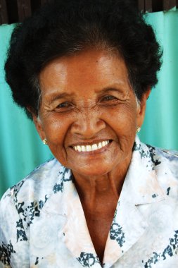 Bangkok Ağustos 2010. yaşlı bir kadın ko kret, bangkok Tayland gülümsedi