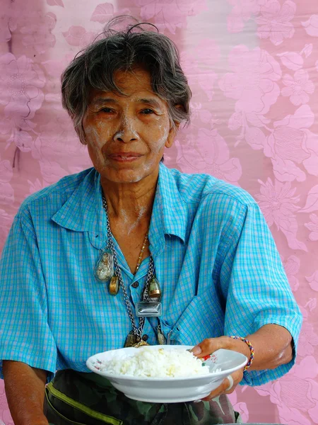Бангкок Май 2008.Food женщина. Райс является клиентом на рынке, Wat Pho, Бангкок Таиланд — стоковое фото