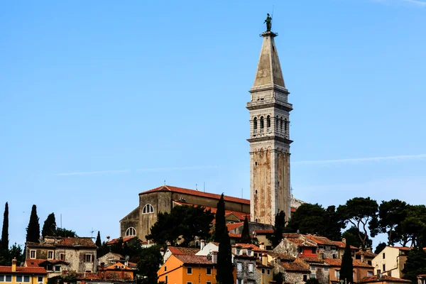 Mittelalterliche Stadt Rovinj und Kathedrale der Heiligen Euphemia, Kroatien — Stockfoto