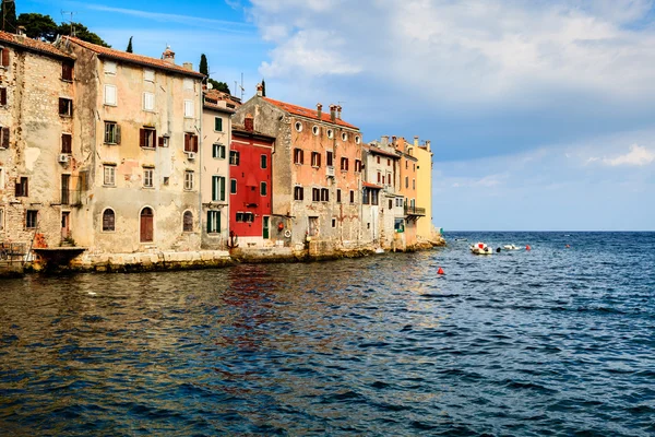 Old Houses Facing Sea in the Medieval City of Rovinj, Croatia — Stock Photo, Image