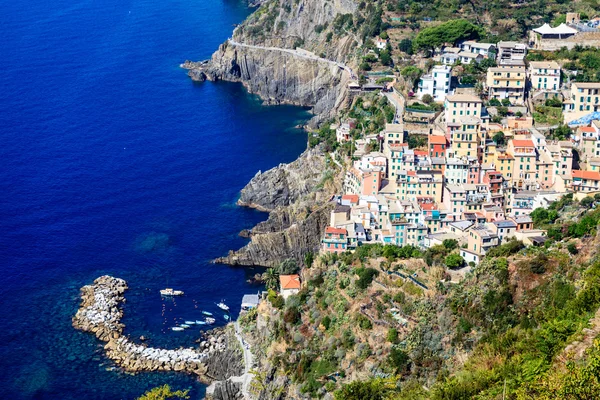 Puerto en el pueblo de Riomaggiore en Cinque Terre, Italia —  Fotos de Stock