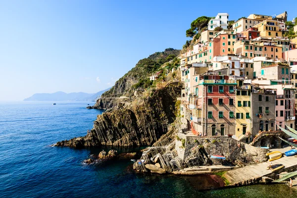 Přístav v obci Riomaggiore v Cinque Terre, Itálie — Stock fotografie