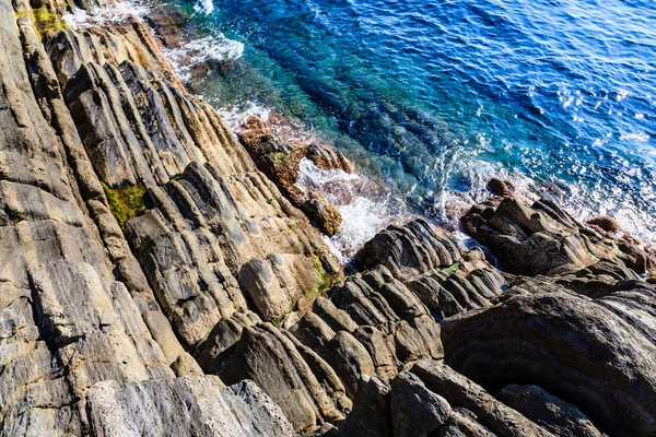 Falésias e Mar Mediterrâneo em Cinque Terre, Itália — Fotografia de Stock
