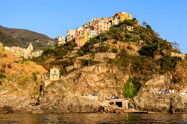 Coucher de soleil dans le village de Corniglia à Cinque Terre, Italie — Photo
