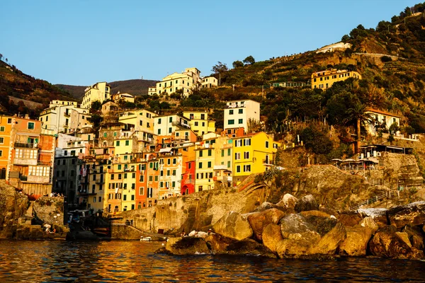 Tramonto nel Villaggio di Riomaggiore alle Cinque Terre — Foto Stock