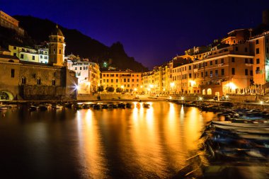 Vernazza liman gece cinque terre, İtalya