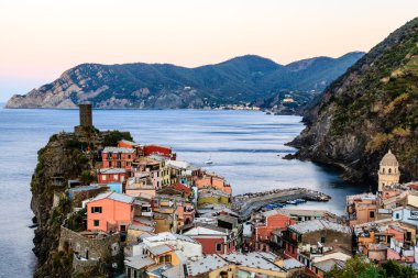 Vernazza içinde cinque terre, İtalya ortaçağ köyü