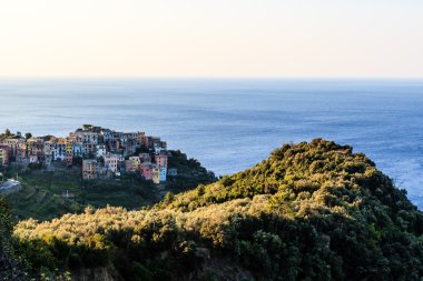 corniglia sabah, cinque terre, ital ortaçağ köyü