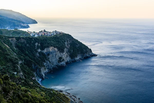 Dörfer Corniglia und Manarola am Morgen in Cinque Terre, — Stockfoto
