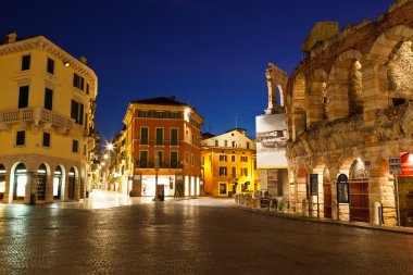 Piazza sutyen ve antik Roma amfi tiyatro, verona