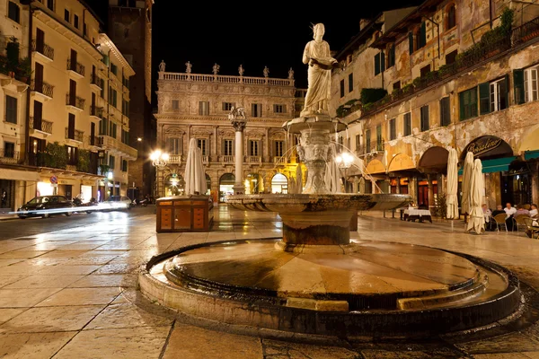 维罗纳的Piazza delle Erbe — 图库照片