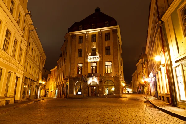 Straat van oude tallinn in de nacht, Estland — Stockfoto