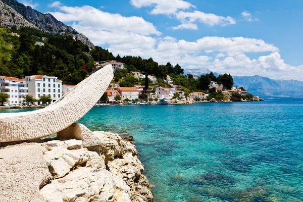 Földközi-tenger és a kavicsos strand Horvátországban — Stock Fotó