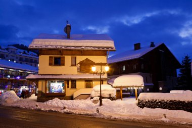 MEGEVE ski resort adlı Fransız alps gece