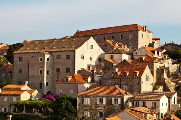 Utsikt över dubrovnik hustak från stadens murar, Kroatien — Stockfoto