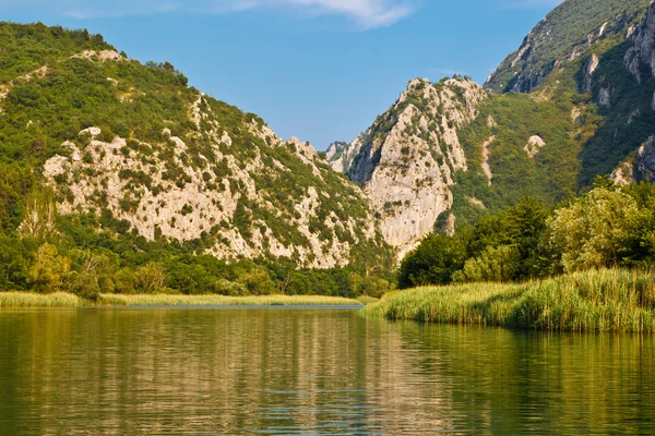Kaňon řeky hory poblíž split, Chorvatsko — Stock fotografie