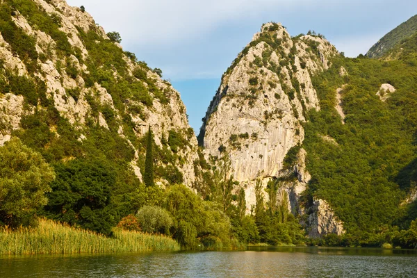 スプリット、クロアチアの近くの山の川の峡谷 — ストック写真